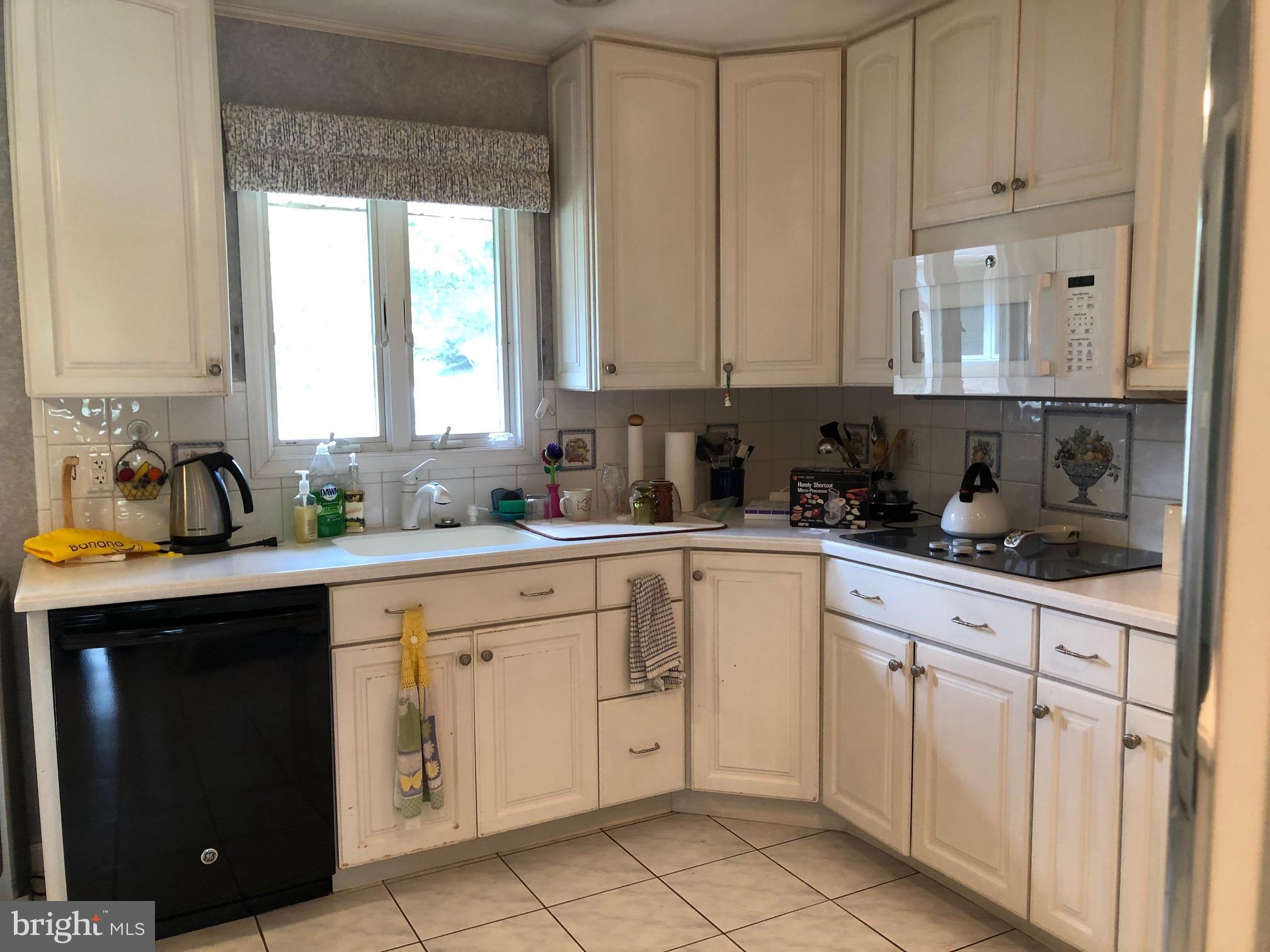 53 Falcon Road Levittown, PA 19056 - Photo 15 of 37