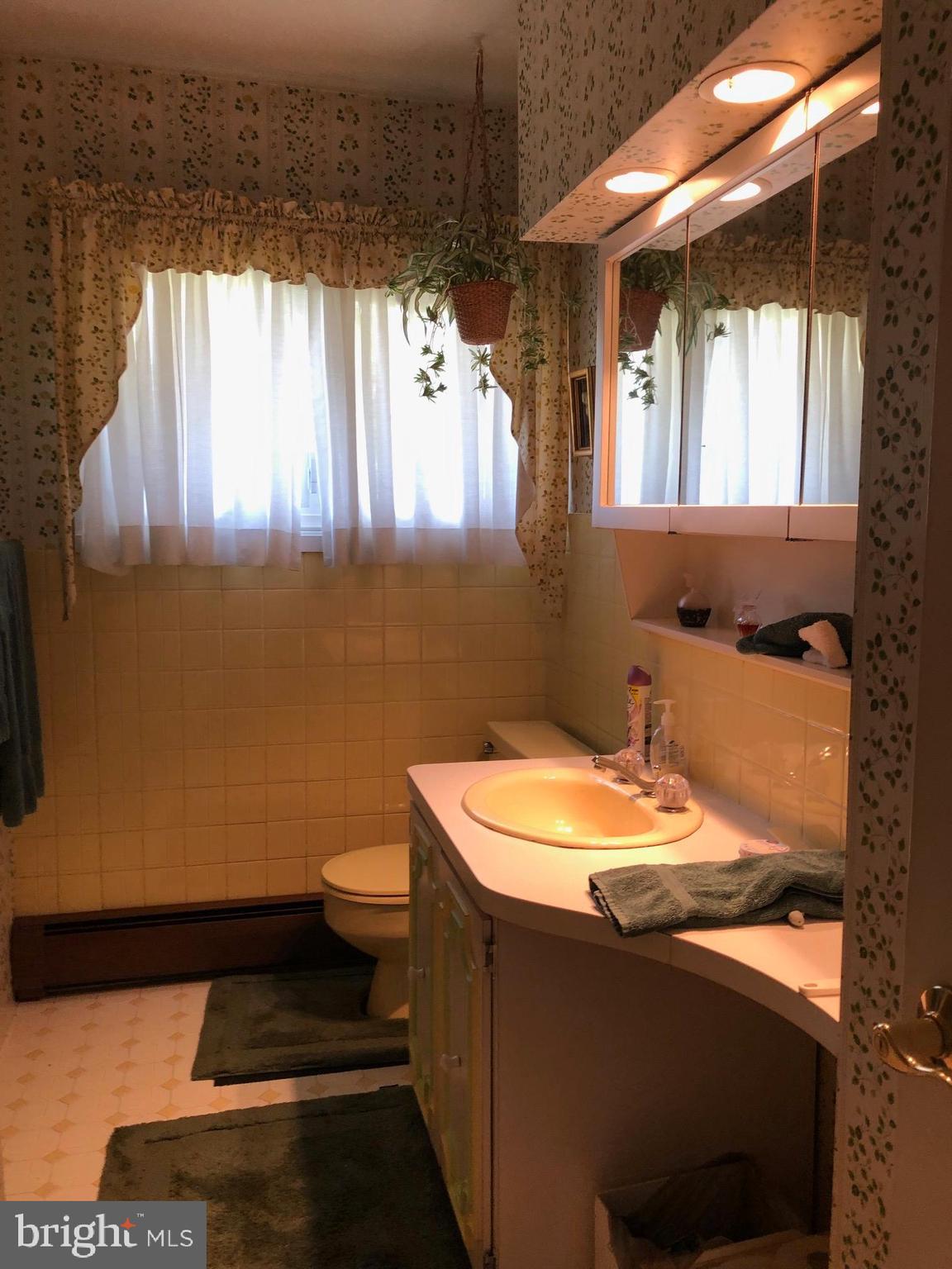 53 Falcon Road Levittown, PA 19056 - Photo 28 of 37