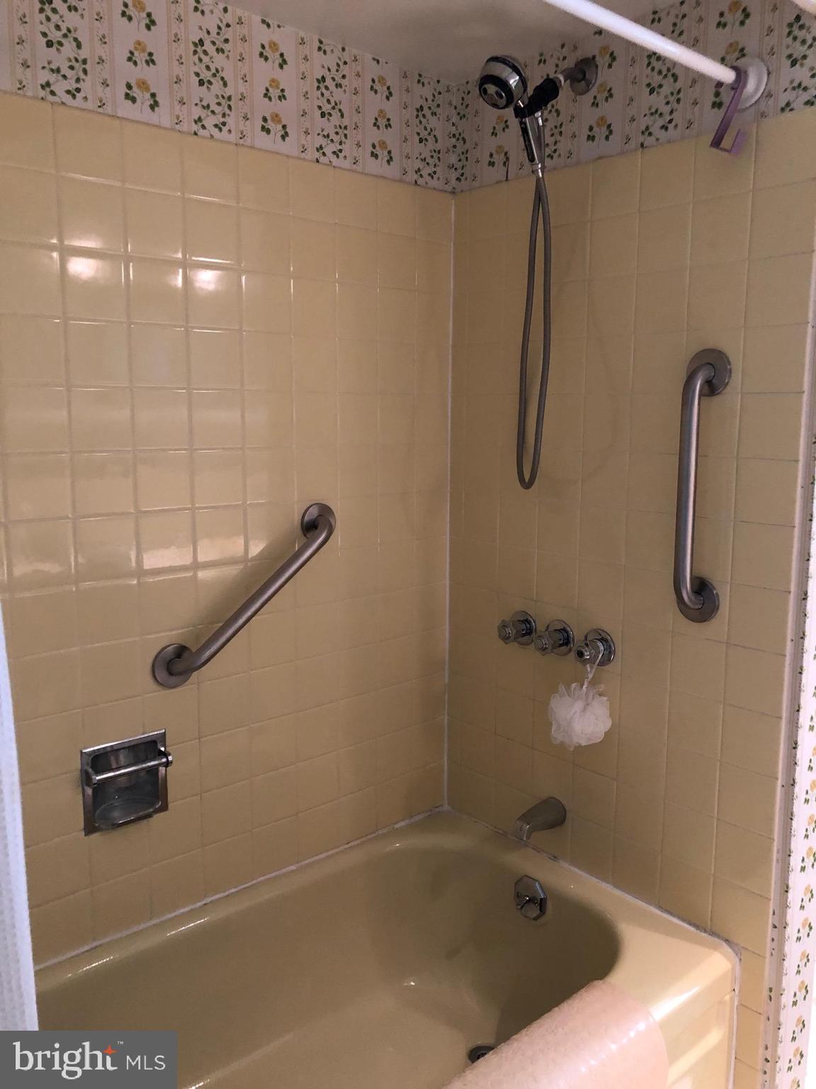 53 Falcon Road Levittown, PA 19056 - Photo 29 of 37