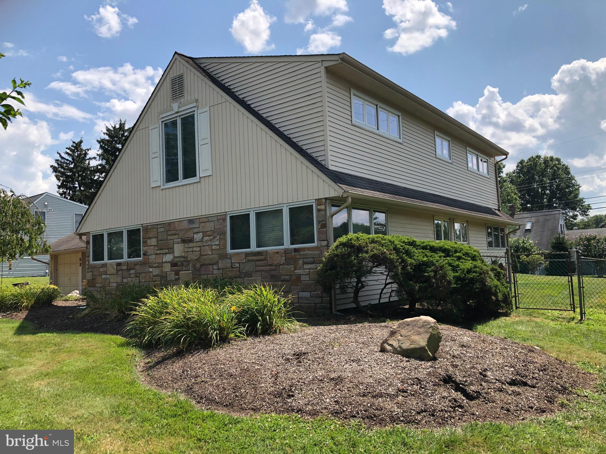 53 Falcon Road Levittown, PA 19056 - Photo 5 of 37