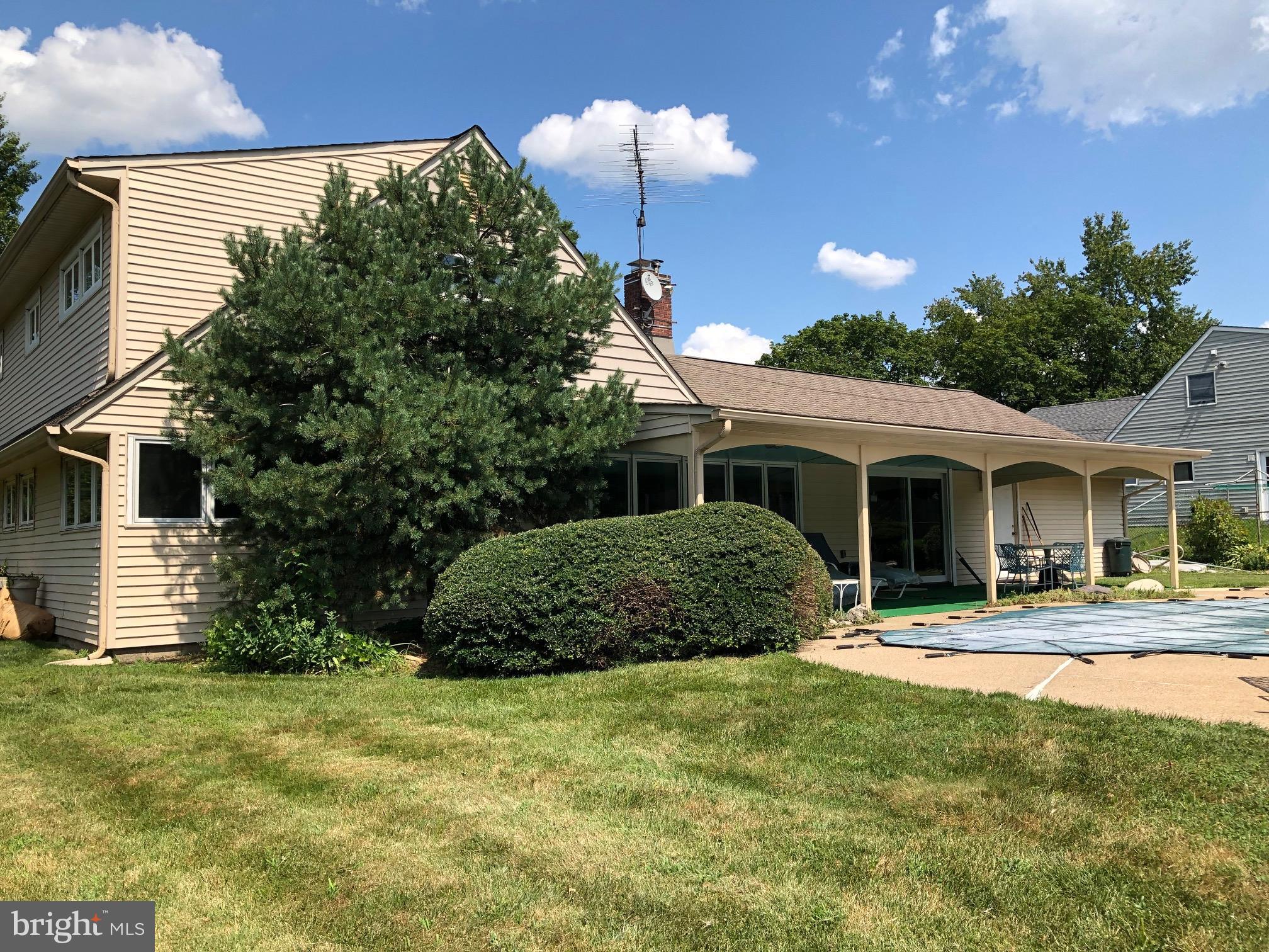 53 Falcon Road Levittown, PA 19056 - Photo 6 of 37