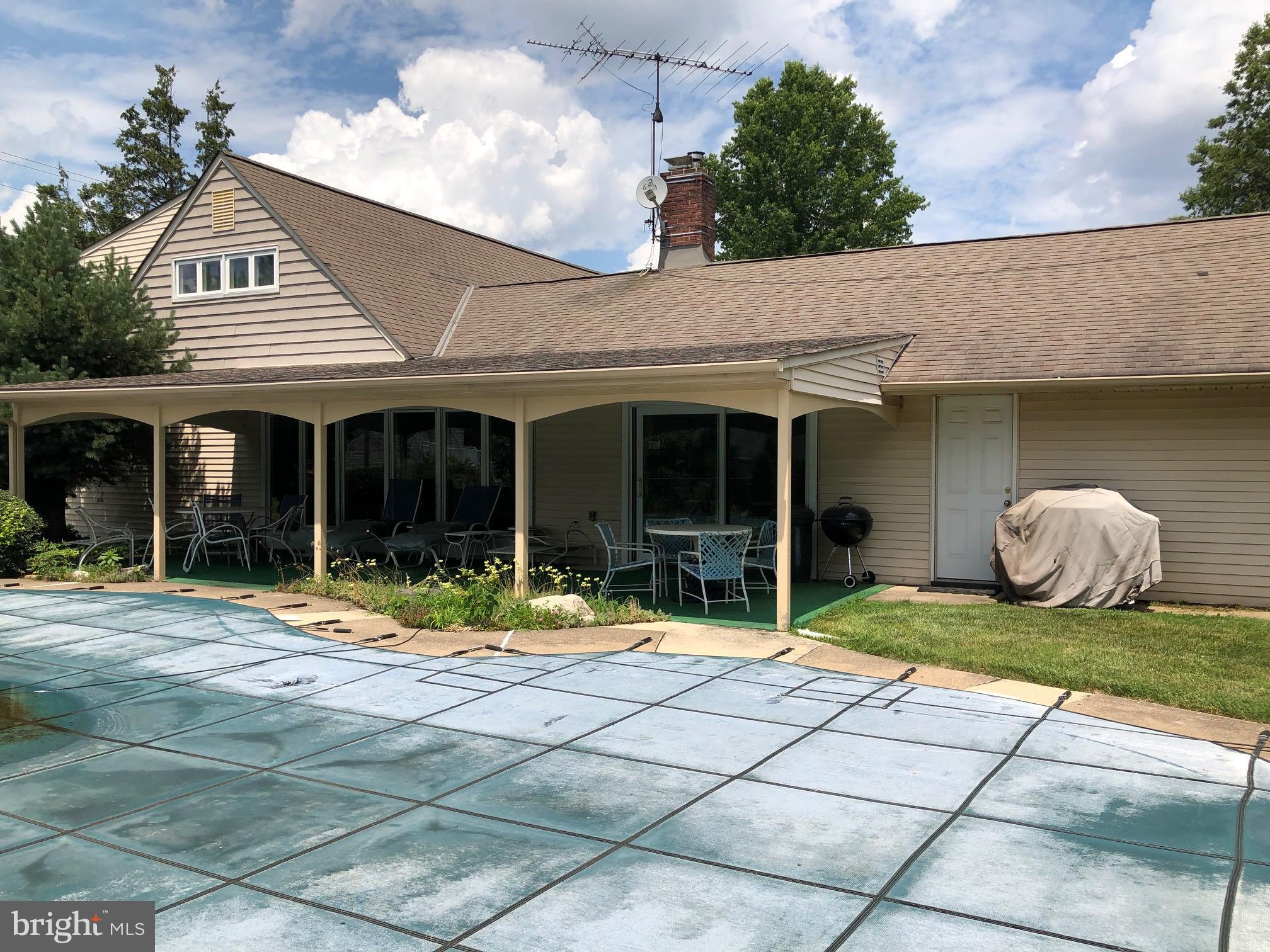 53 Falcon Road Levittown, PA 19056 - Photo 7 of 37