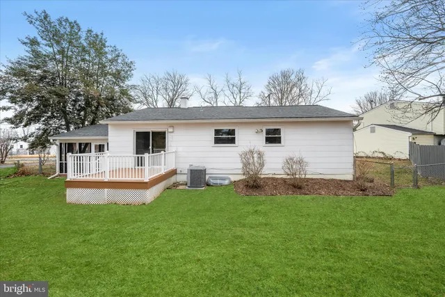 a black and white photo of a picture