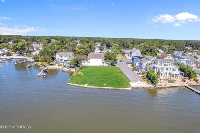 $370,500 | 6 Cedar Tree Lane, Toms River, NJ 08753