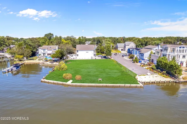 $370,500 | 6 Cedar Tree Lane, Toms River, NJ 08753