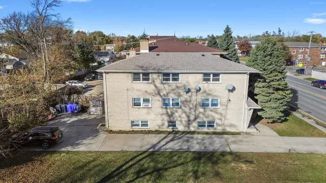 $469,900 | 4552 Prescott Avenue, Lyons, IL 60534