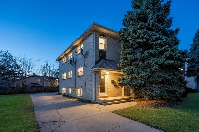 $469,900 | 4552 Prescott Avenue, Lyons, IL 60534