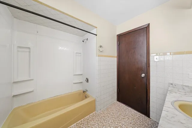 $469,900 | 4552 Prescott Avenue, Lyons, IL 60534