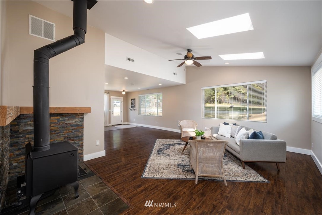 17031 Samish Heights Road Bow, WA 98232 - Photo 4 of 35 Gallery Image 4