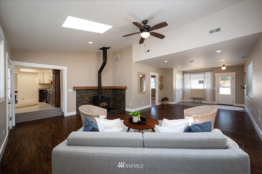 17031 Samish Heights Road Bow, WA 98232 - Photo 5 of 35 Gallery Image 5