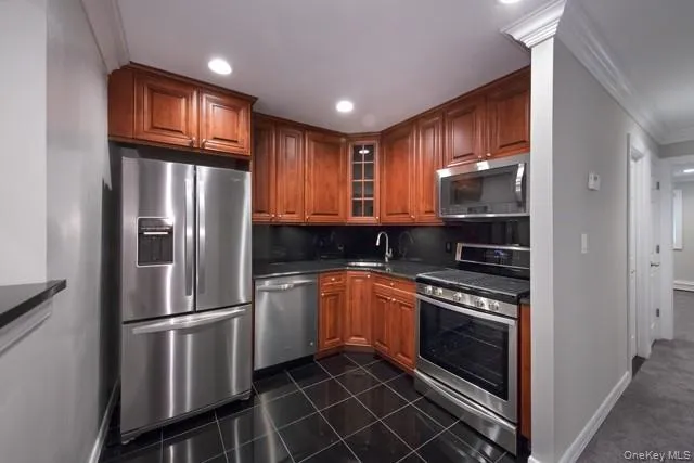 $2,915 | 4 Dunstan Place, Unit 404B, Coram, NY 11727