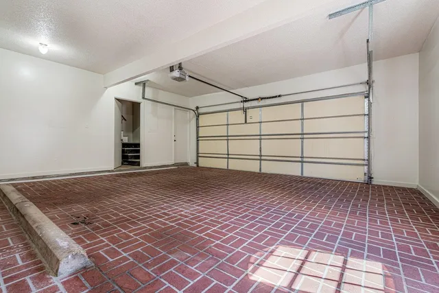 $695,000 | 241 Baronne Place, Unit 24, Memphis, TN 38117