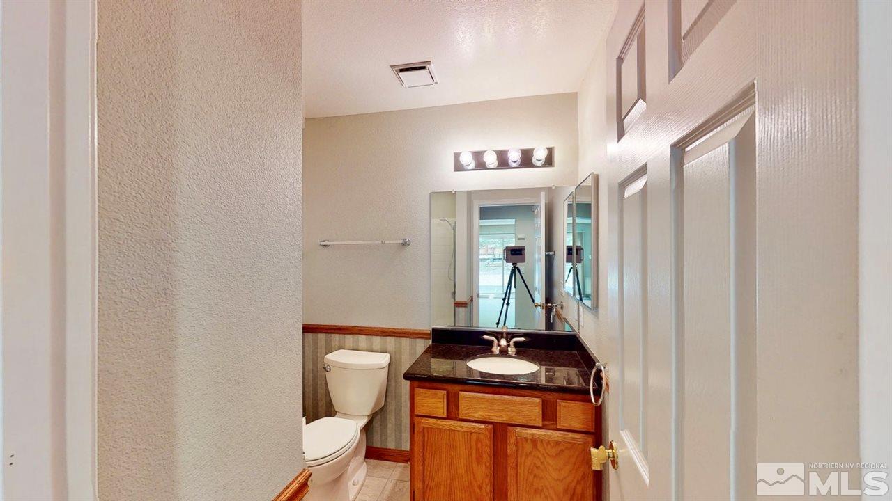 5380 Simons Drive Reno, NV 89523 - Photo 11 of 34 a room that has a sink and a mirror in it