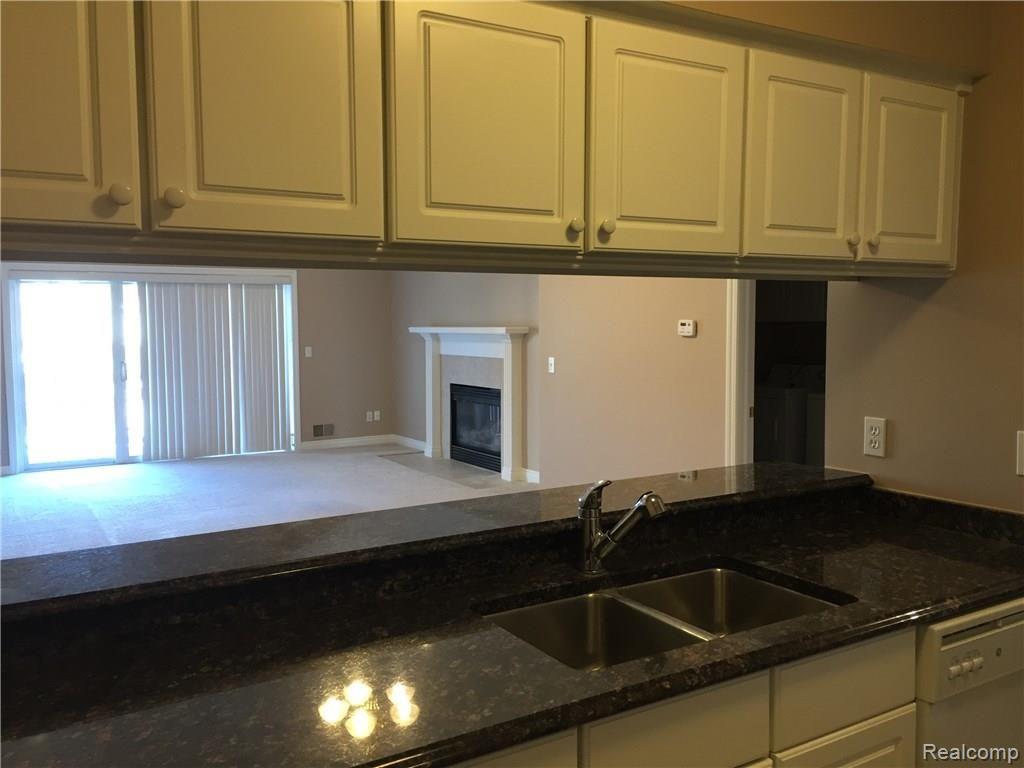 45745 North Stonewood Road Canton, MI 48187 - Photo 9 of 16 IMG_2560.JPG