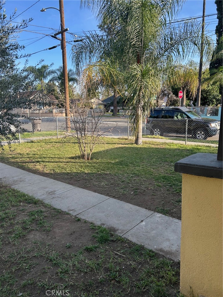 3393 Eucalyptus Avenue Riverside, CA 92507 - Photo 3 of 16 a view of a park