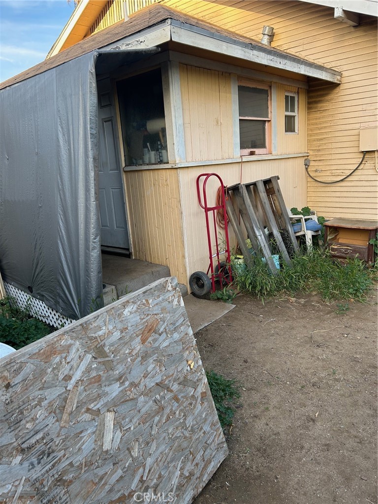 3393 Eucalyptus Avenue Riverside, CA 92507 - Photo 9 of 16 a view of a house with backyard