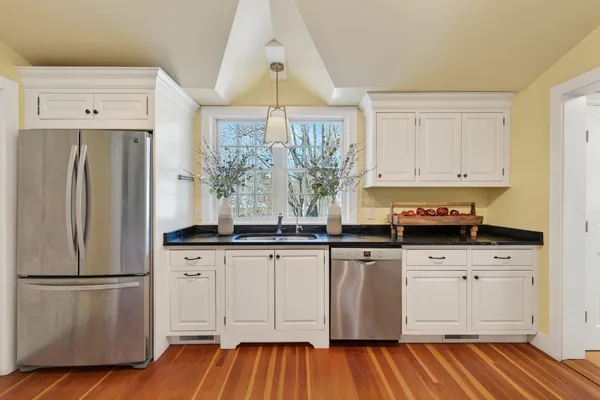 $1,125,000 | 392 Walnut Hill Road, North Yarmouth, ME 04097