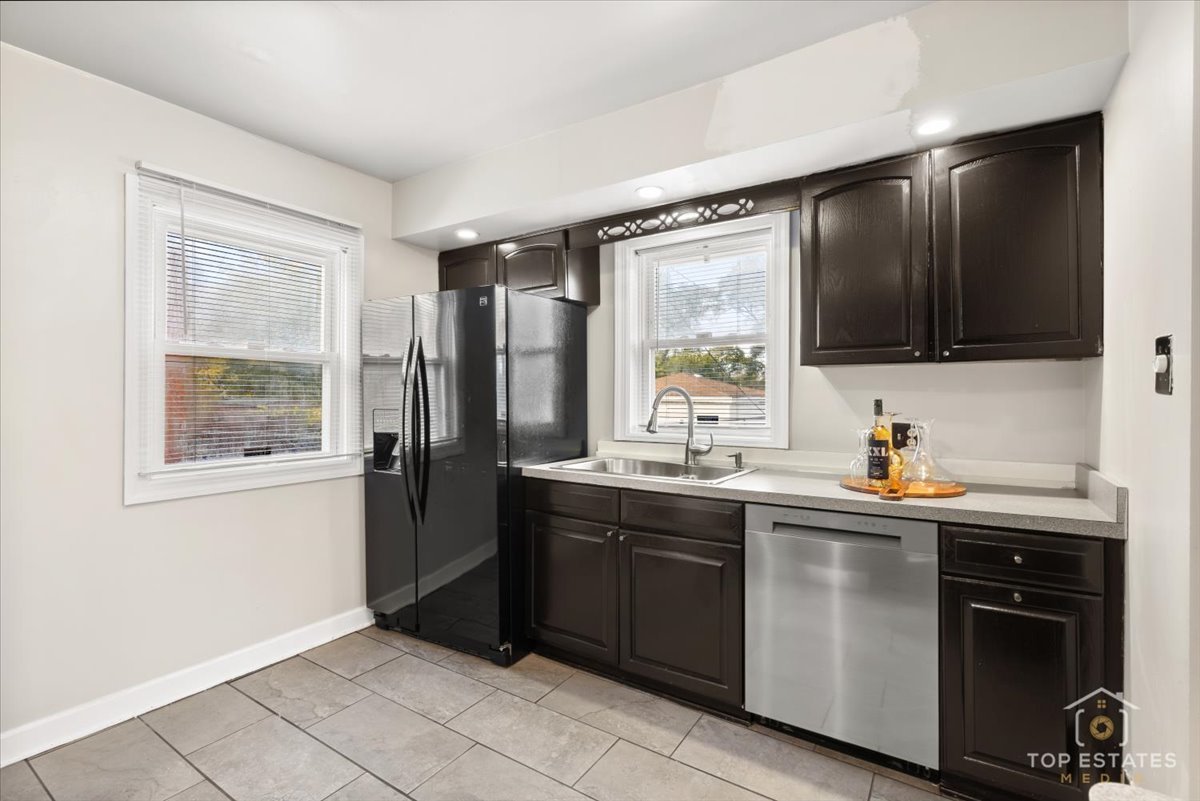 400 West 99th Place Chicago, IL 60628 - Photo 12 of 31