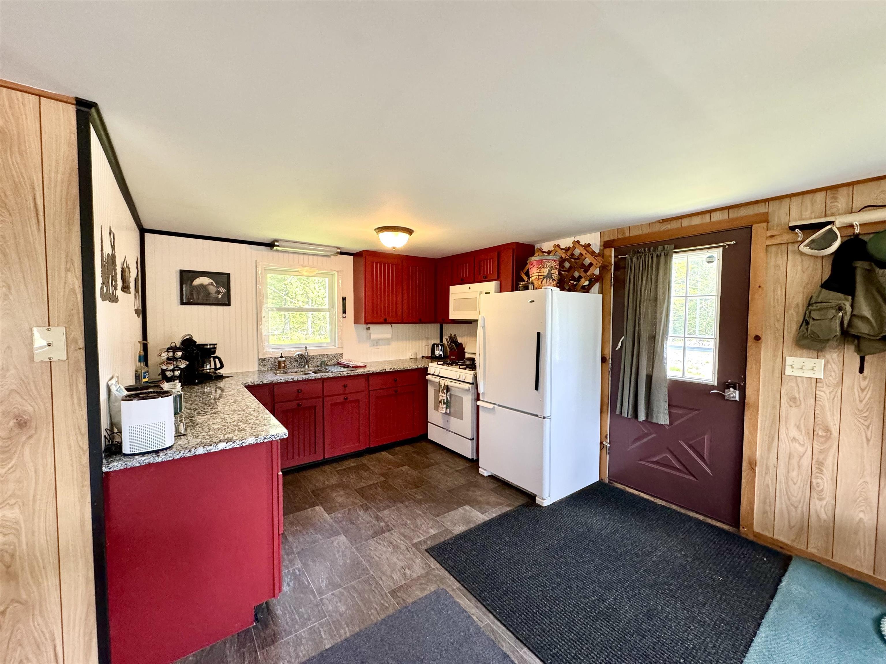 637 Back Lake Road Pittsburg, NH 03592 - Photo 4 of 40