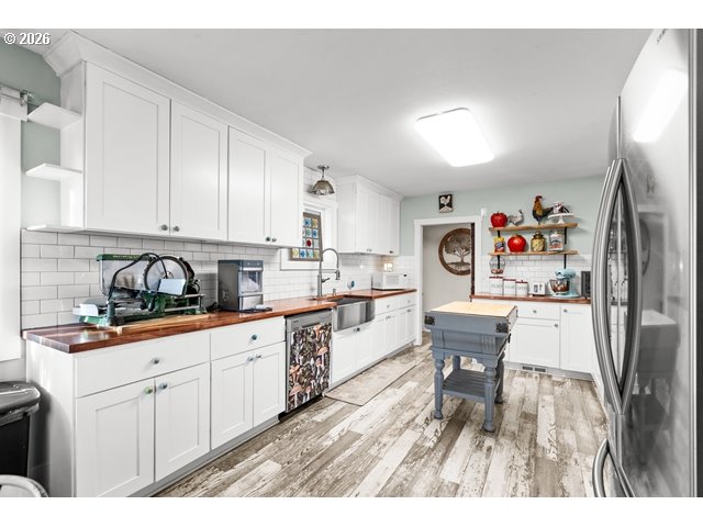 526 East Punkin Center Road Hermiston, OR 97838 - Photo 6 of 48 a kitchen with granite countertop a sink appliances cabinets and furniture