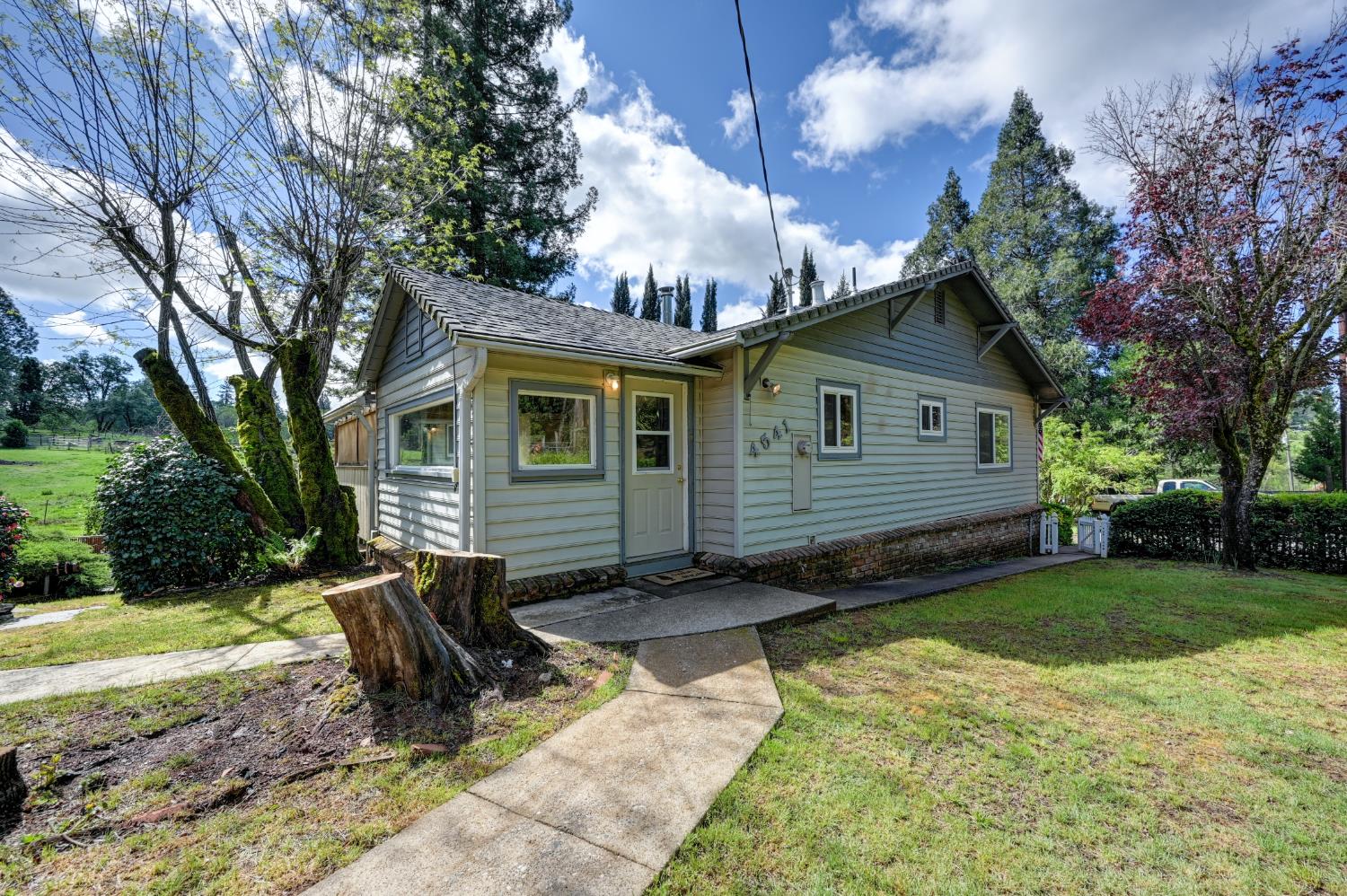 4541 Meadowbrook Road Garden Valley, CA 95633 - Photo 18 of 71 bungalow featuring a front yard