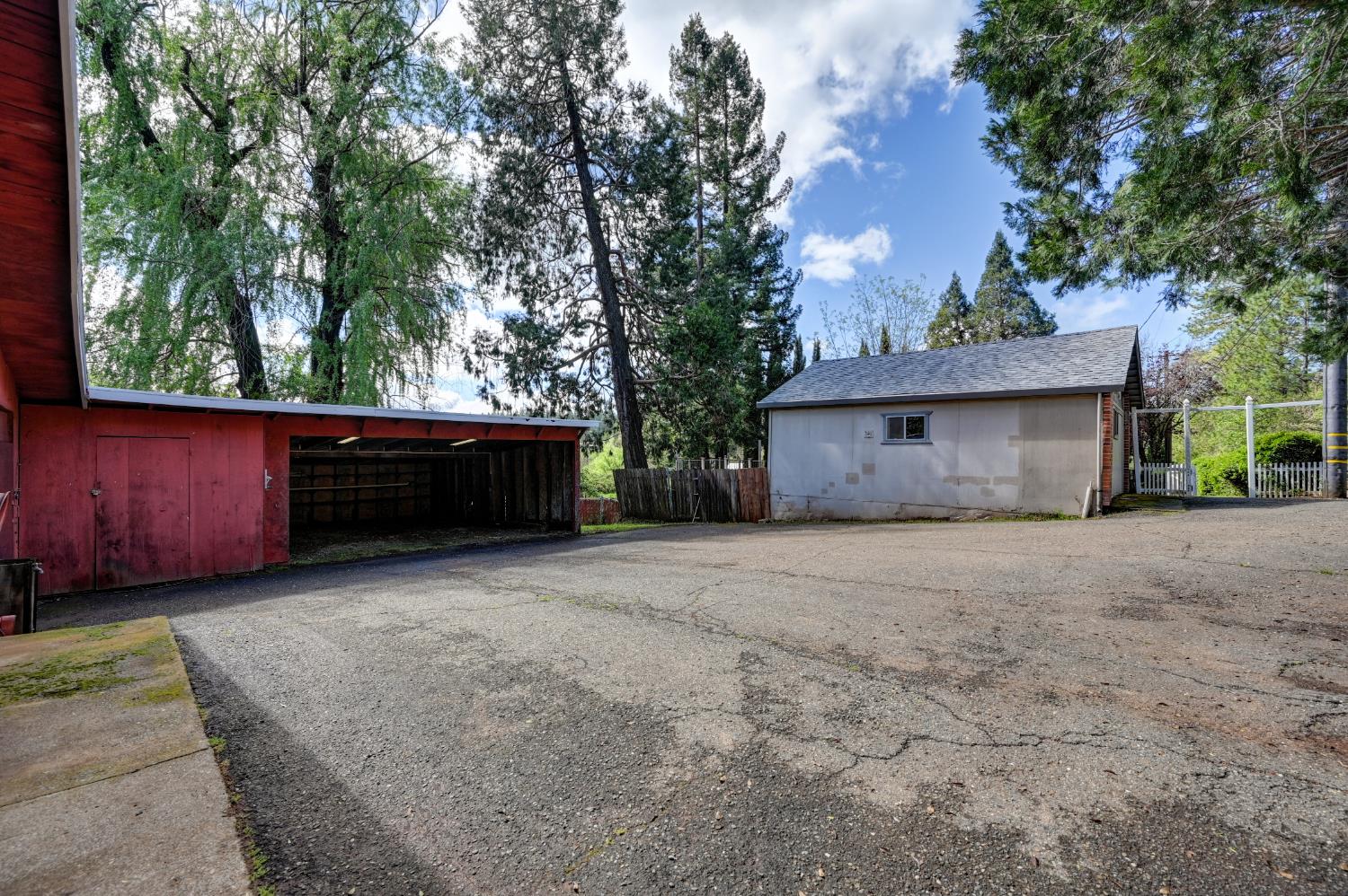 4541 Meadowbrook Road Garden Valley, CA 95633 - Photo 44 of 71 garage featuring driveway with Guest house, office or ?