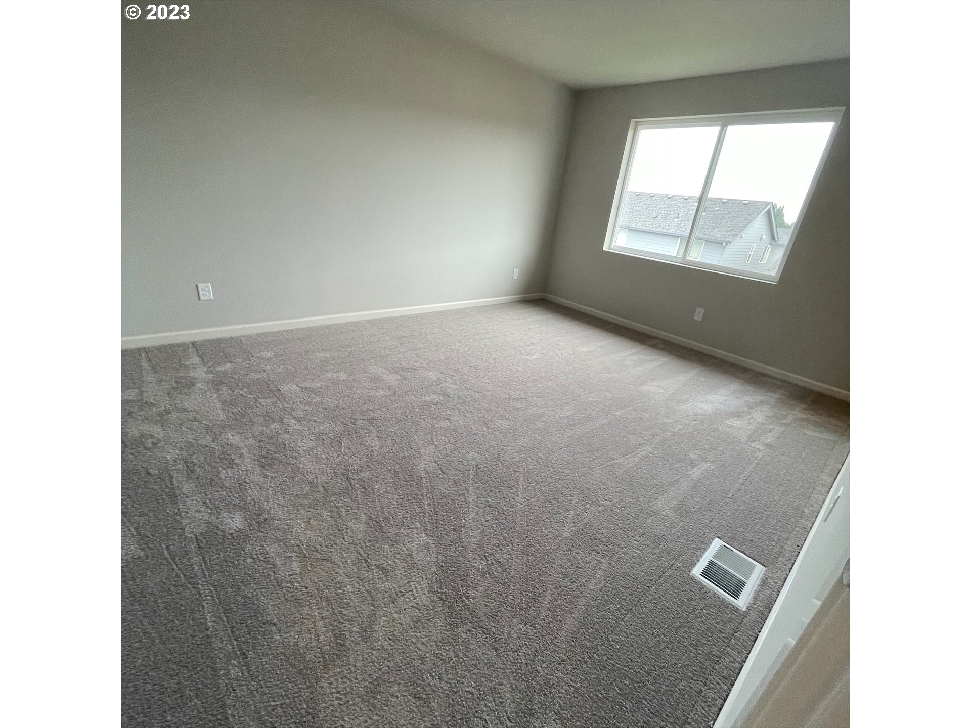 2083 Southeast Pheasant Avenue Gresham, OR 97080 - Photo 26 of 30 a view of an empty room and window