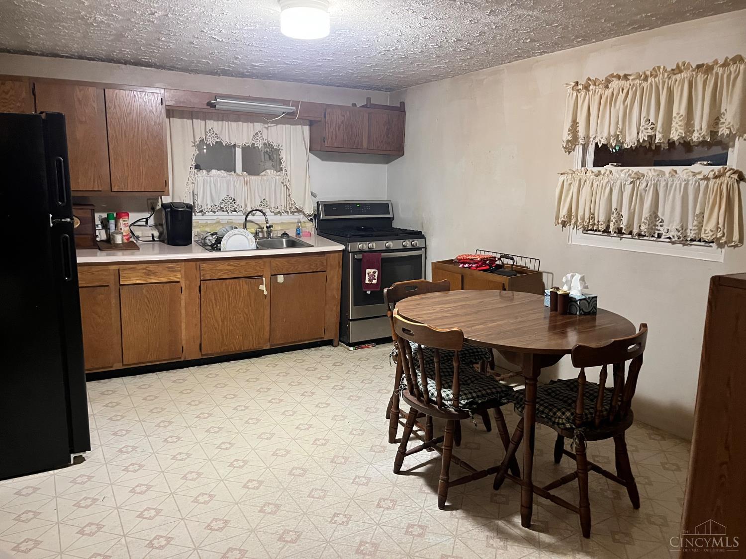 7404 Perry Street Cincinnati, OH 45231 - Photo 6 of 13 Gallery Image 6