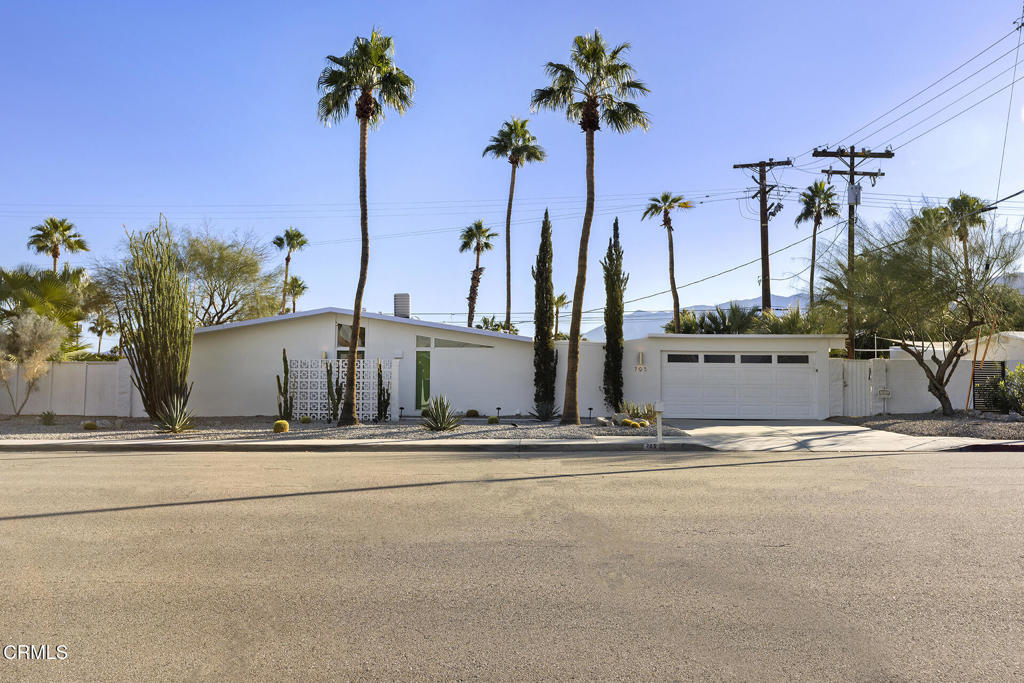 795 East Racquet Club Road Palm Springs, CA 92262 - Photo 2 of 41 001_DZ5A5489_Web