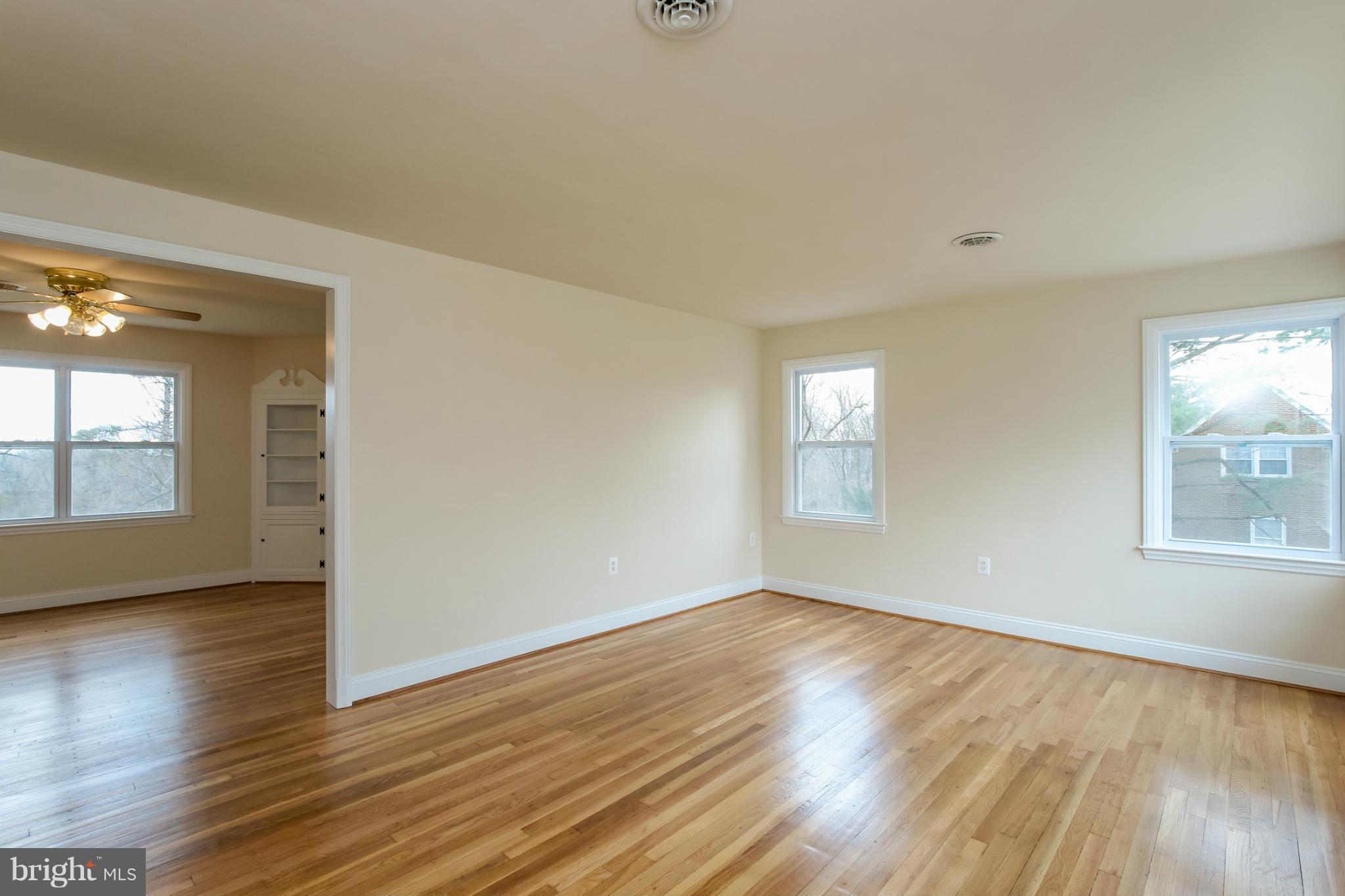 3619 Hilmar Road Baltimore, MD 21244 - Photo 3 of 29 Living Room