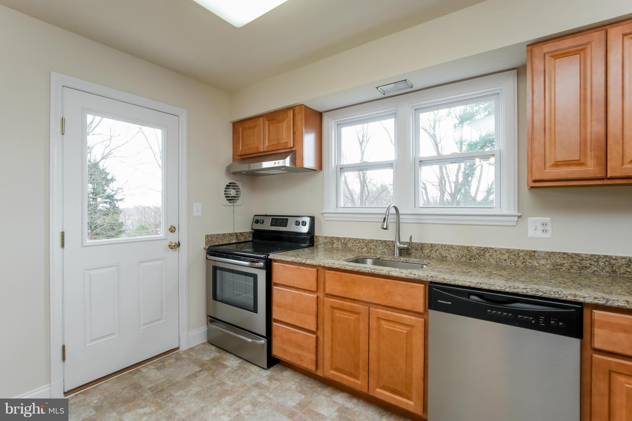 3619 Hilmar Road Baltimore, MD 21244 - Photo 7 of 29 Kitchen