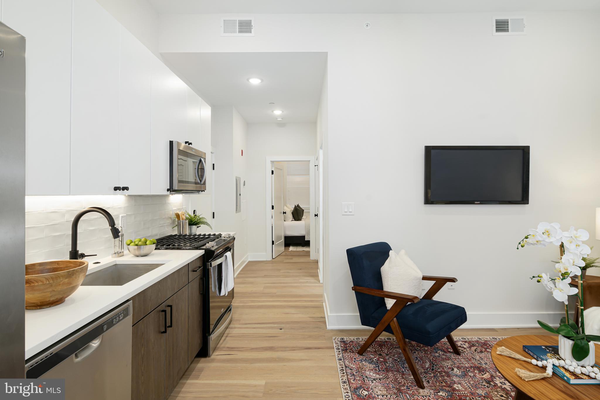 1723 Francis Street, Unit 1B Philadelphia, PA 19130 - Photo 8 of 36