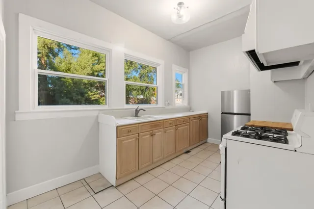 $1,698,000 | 119 East Poplar Avenue, San Mateo, CA 94401