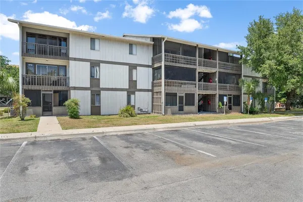 a view of an apartment building