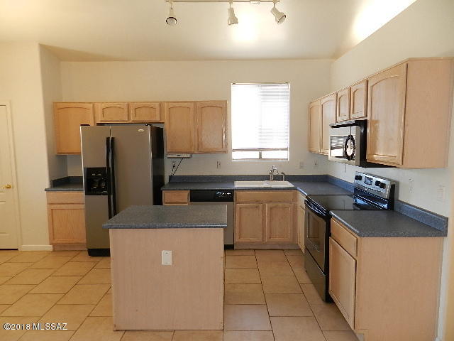 7716 South Lions Spring Way Tucson, AZ 85747 - Photo 4 of 25