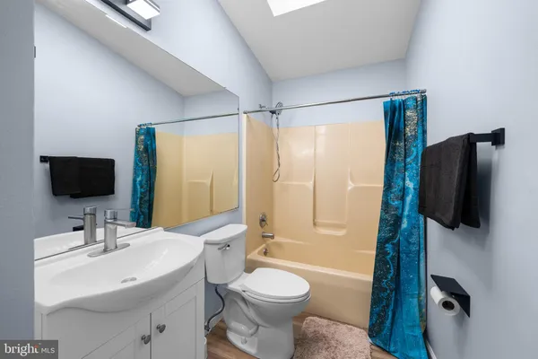 $264,900 | 2009 Waters Edge Drive, Newark, DE 19702