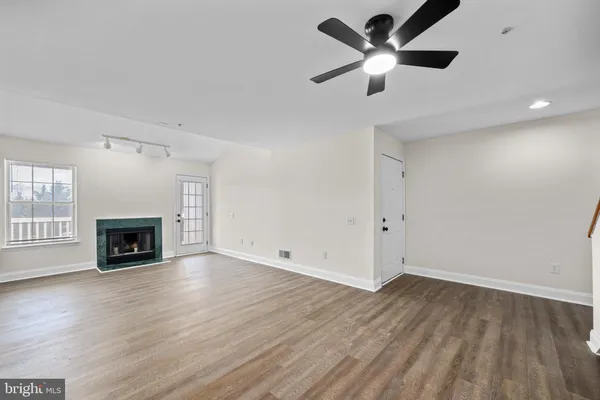 $264,900 | 2009 Waters Edge Drive, Newark, DE 19702