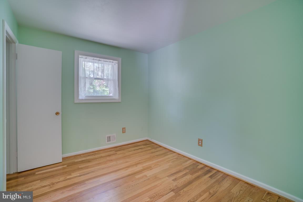4432 Roundhill Road Alexandria, VA 22310 - Photo 17 of 32 Bedroom 3