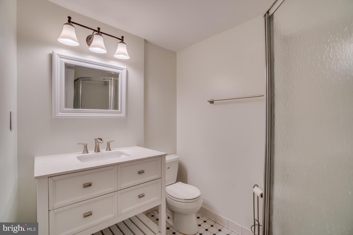 4432 Roundhill Road Alexandria, VA 22310 - Photo 27 of 32 Bathroom 3
