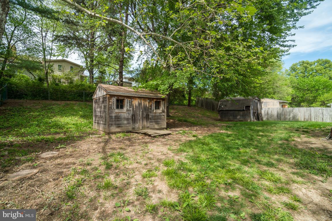 4432 Roundhill Road Alexandria, VA 22310 - Photo 29 of 32 Back yard