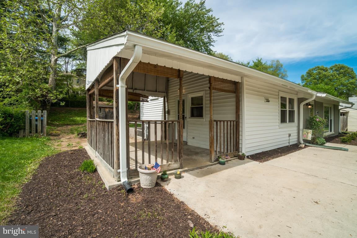 4432 Roundhill Road Alexandria, VA 22310 - Photo 32 of 32 Side