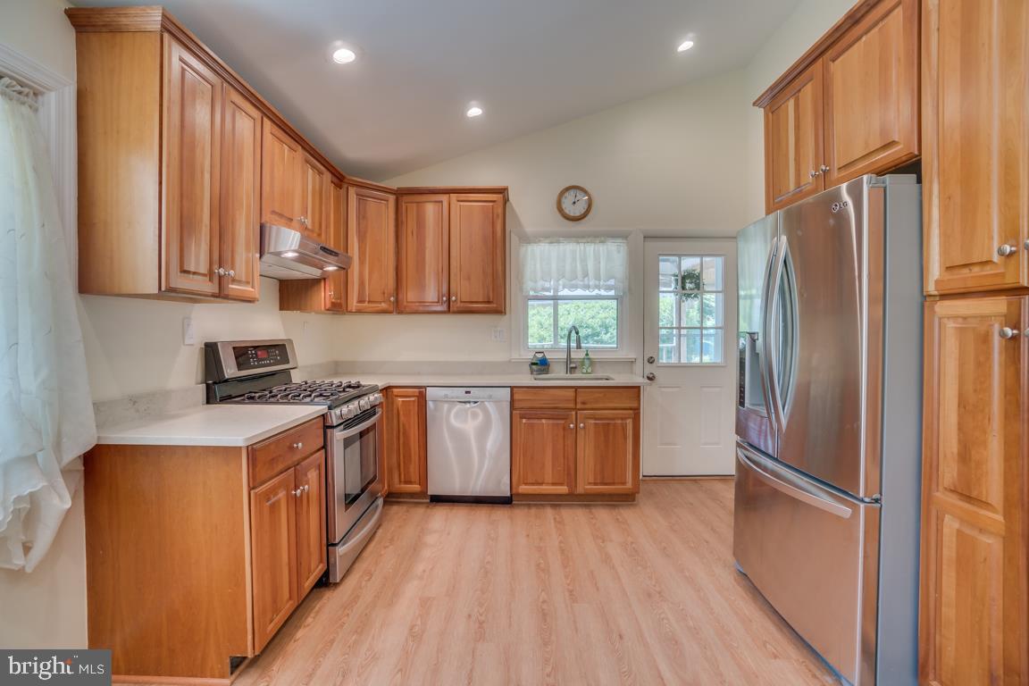4432 Roundhill Road Alexandria, VA 22310 - Photo 5 of 32 kitchen