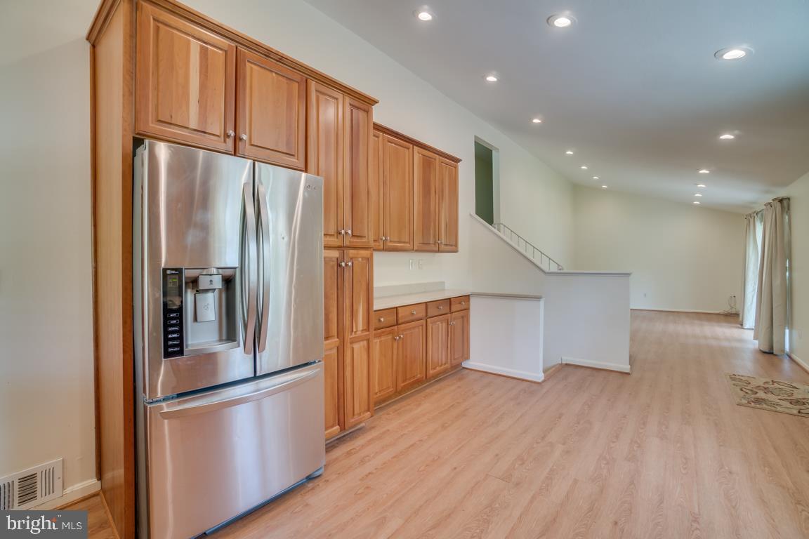4432 Roundhill Road Alexandria, VA 22310 - Photo 7 of 32 Kitchen/Dinning
