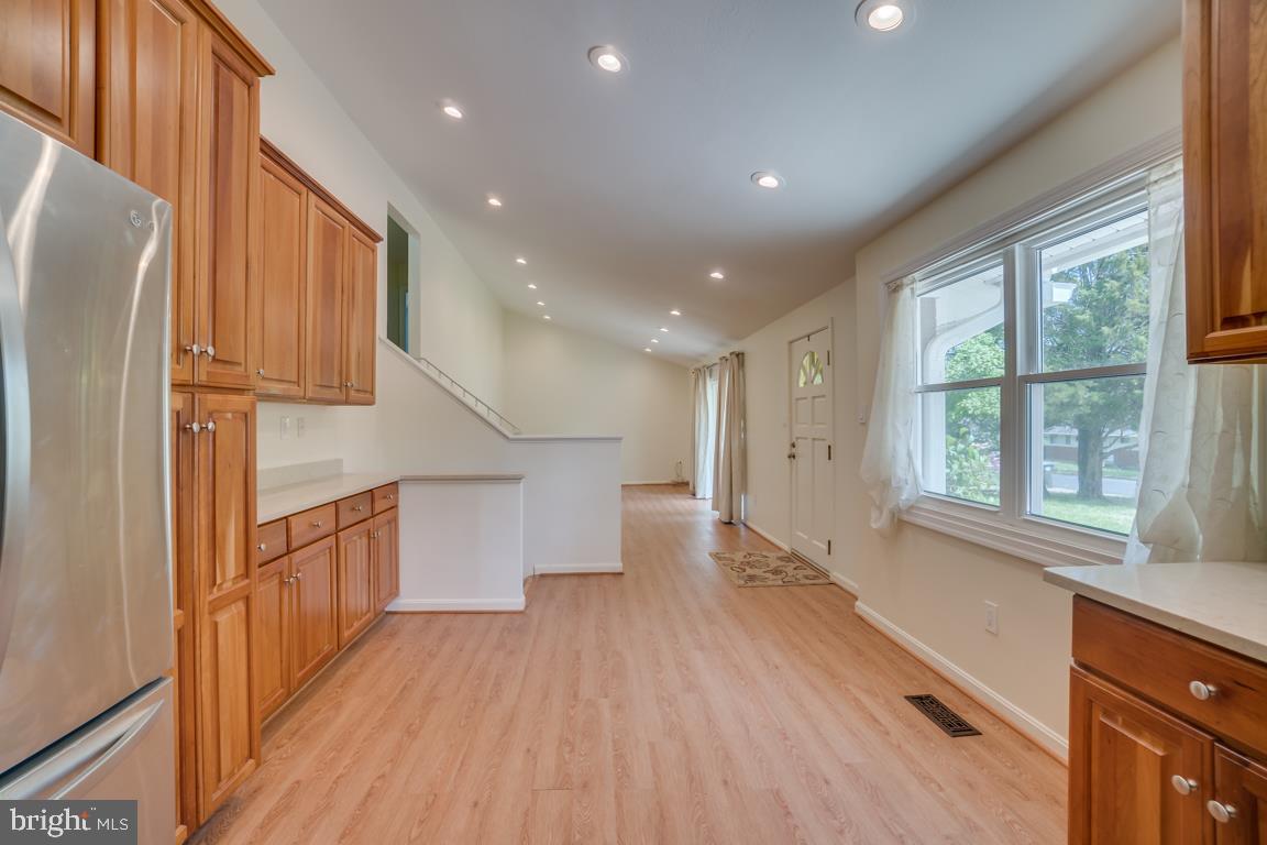 4432 Roundhill Road Alexandria, VA 22310 - Photo 8 of 32 Kitchen/Dinning