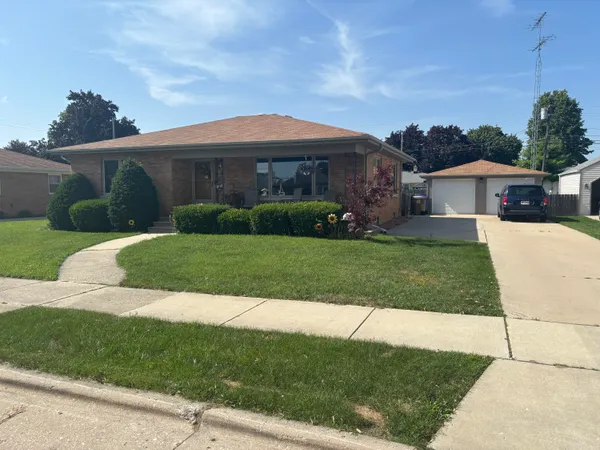 $369,900 | 2112 26th Street, Kenosha, WI 53140