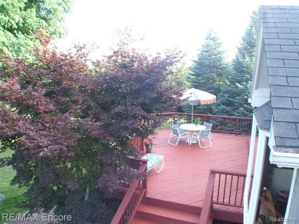 8550 Allen Road Clarkston, MI 48348 - Photo 23 of 26 490 sf of Western Red Cedar
