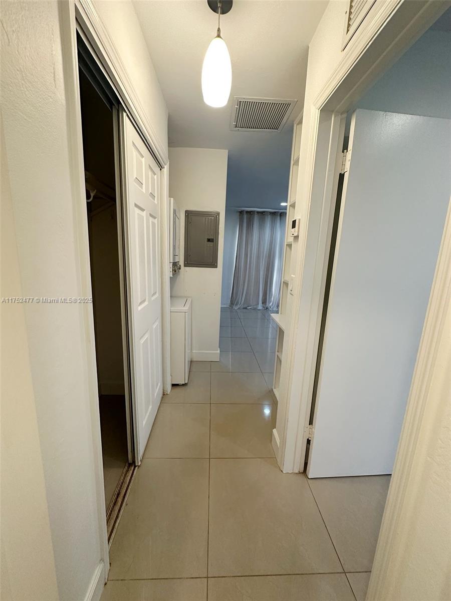 317 Hendricks Isle, Unit 1 Fort Lauderdale, FL 33301 - Photo 10 of 15 a view of an entryway