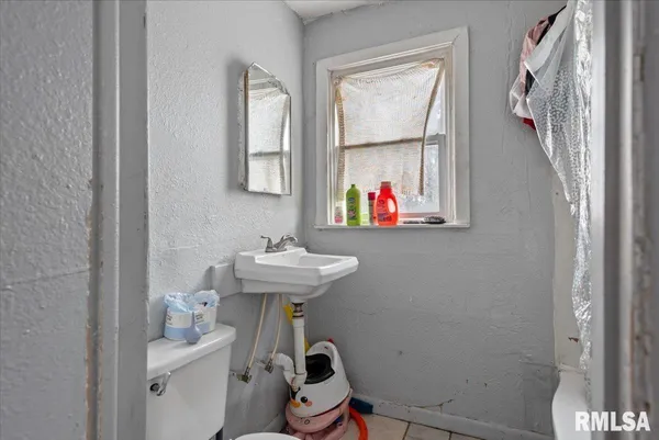$164,900 | 922-924 North 4th Street, Springfield, IL 62702