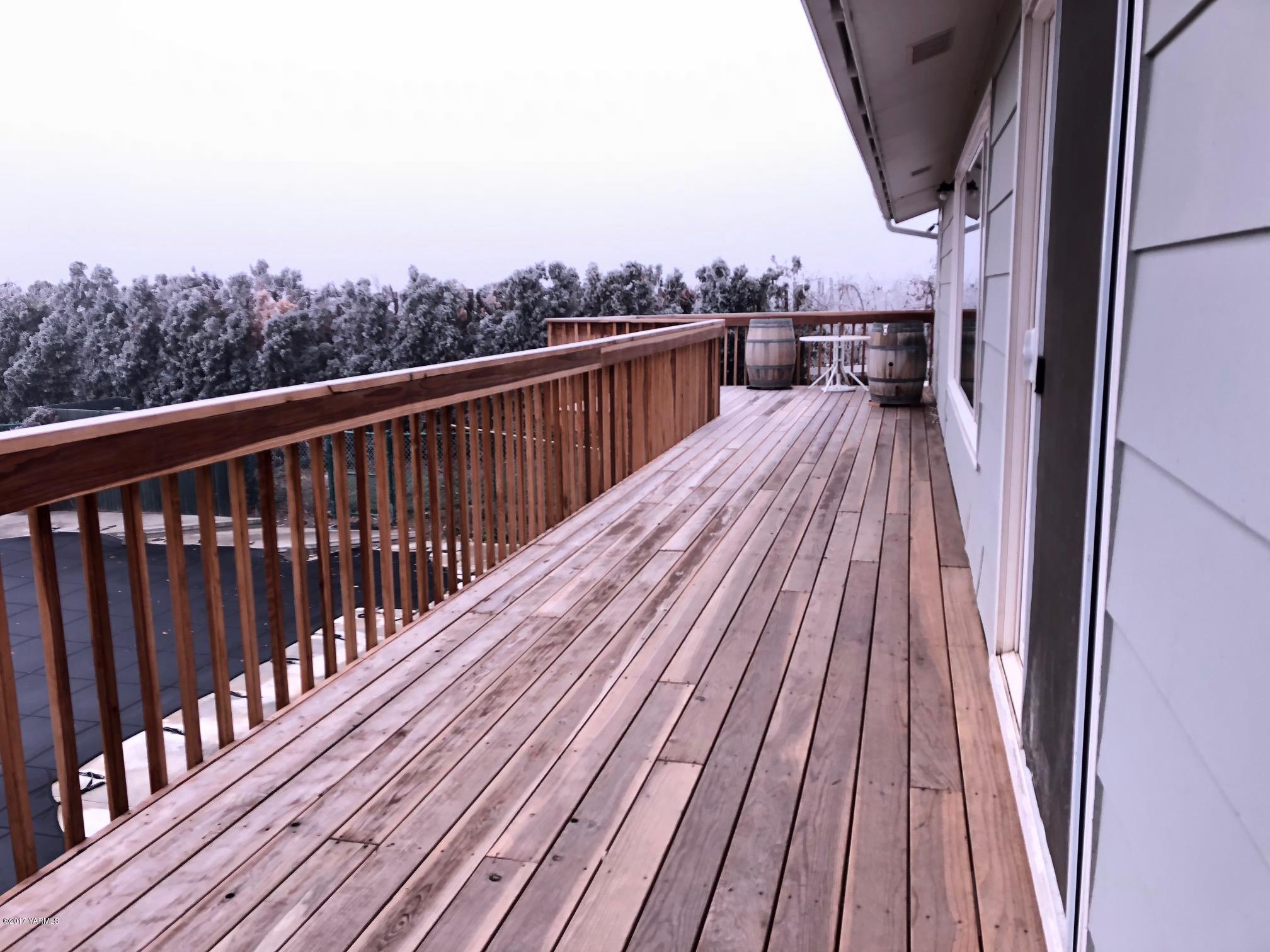 139601 Mccredie Road West Prosser, WA 99350 - Photo 21 of 55 a view of balcony with wooden floor and fence