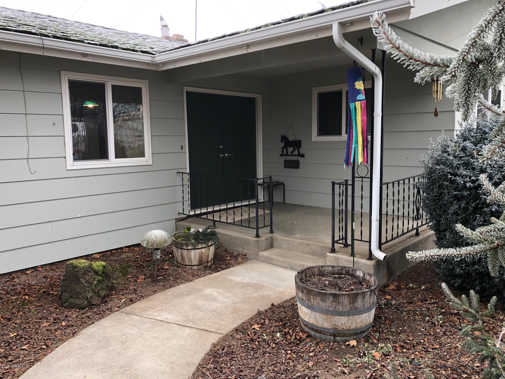 139601 Mccredie Road West Prosser, WA 99350 - Photo 26 of 55 a front view of a house with a chair